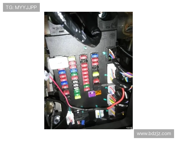 挖掘机全车保险丝盒位置分布